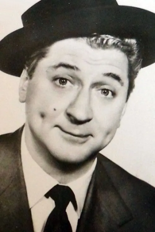 Roger Nicolas interpretando a Nicolas