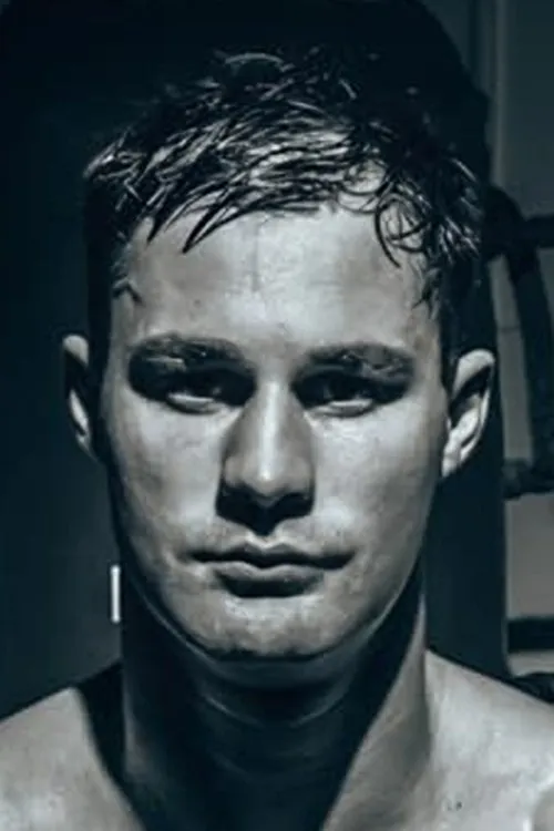 Rohan Murdock interpretando a Self