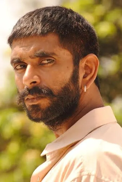 Rohit Pathak interpretando a 