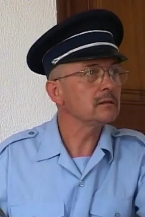 Roland H. interpretando a Brigadier-chef Joubert