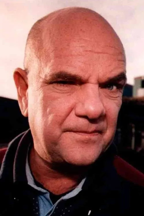 Roland Jansson interpretando a Self