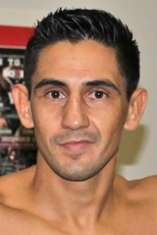 Rolando Perez interpretando a Self