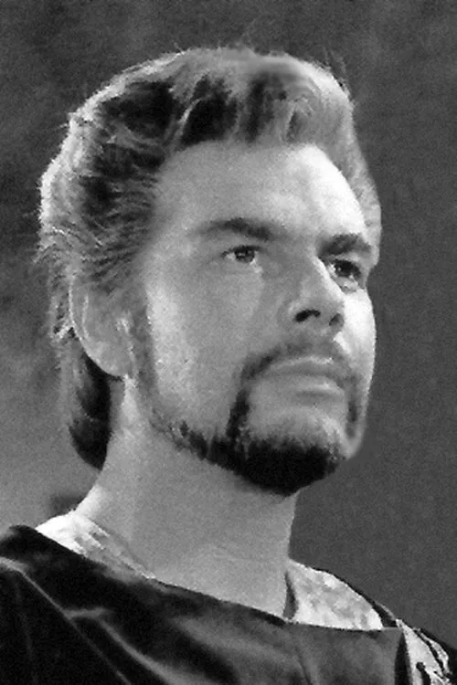 Rolf Henniger interpretando a Dr. Winters