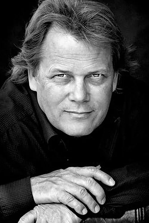 Rolf Løvland interpretando a composer, producer, keyboards