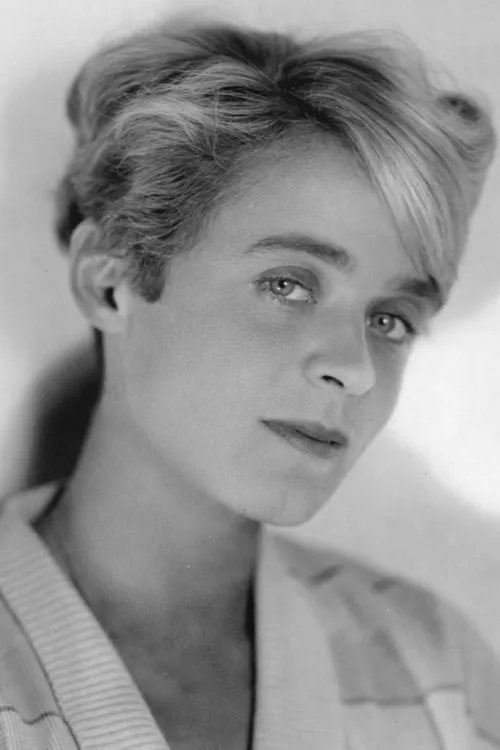 Roma Bahn interpretando a Frau Duval