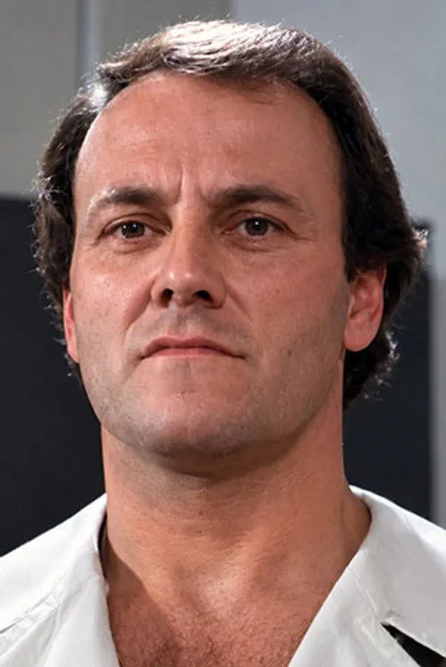 Roman Huber interpretando a