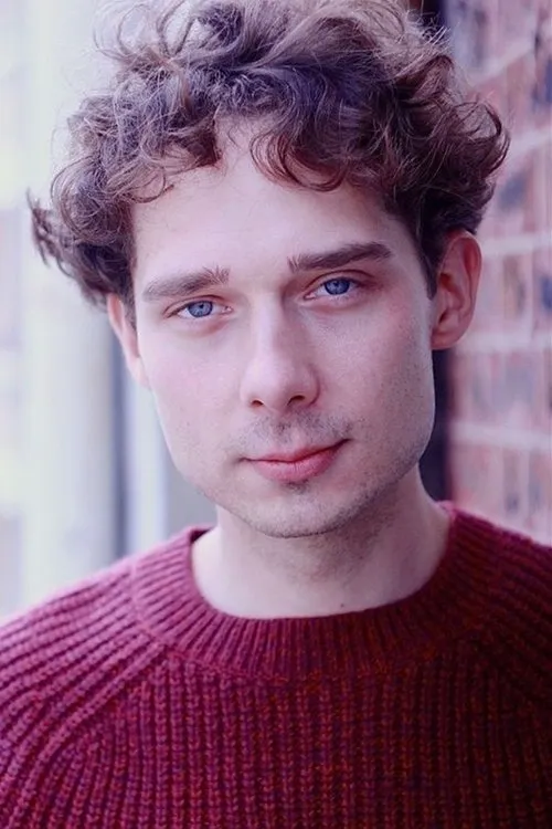 Roman Kossowski interpretando a Simon