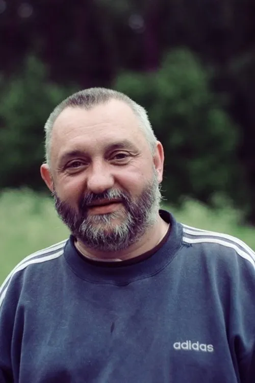 Roman Neumoyev interpretando a himself