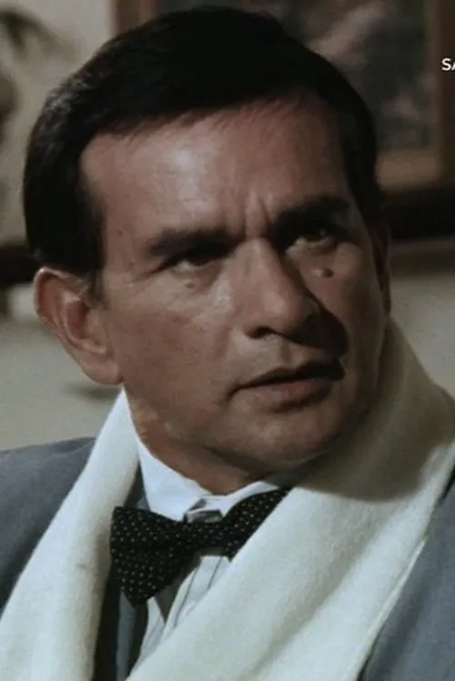 Romeo Rivera interpretando a 