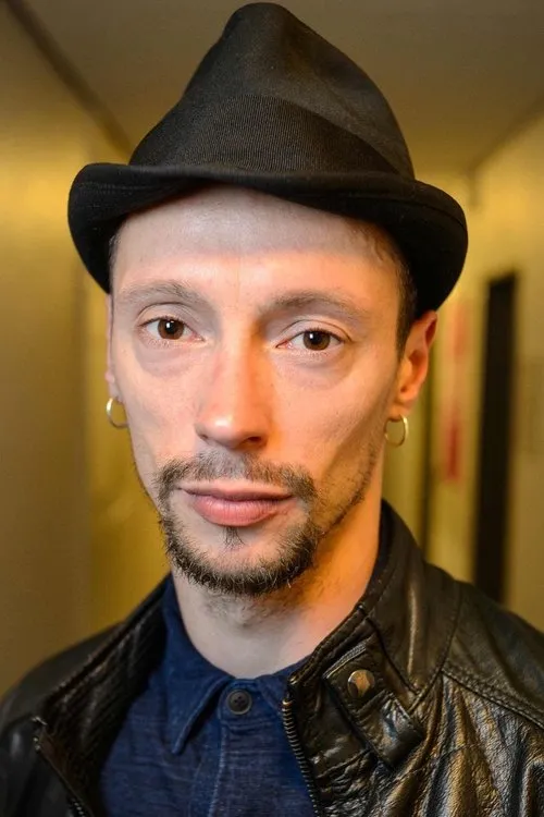 Romeu Runa interpretando a 