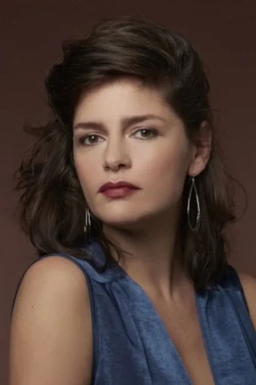 Romina Ricci interpretando a Laura