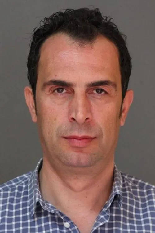 Romir Zalla interpretando a Alfonsi