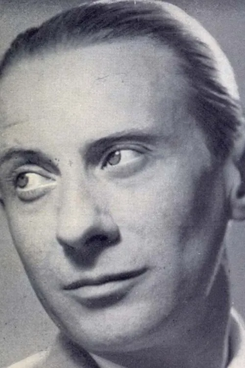 Romolo Costa interpretando a Zoffoli