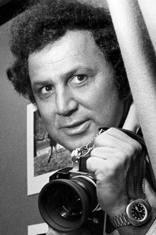 Ron Galella interpretando a Self