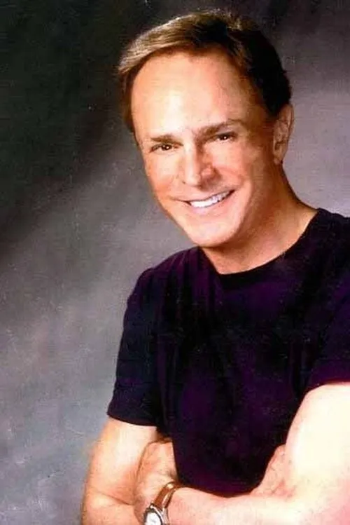 Ron Millkie interpretando a Matthew Holloman