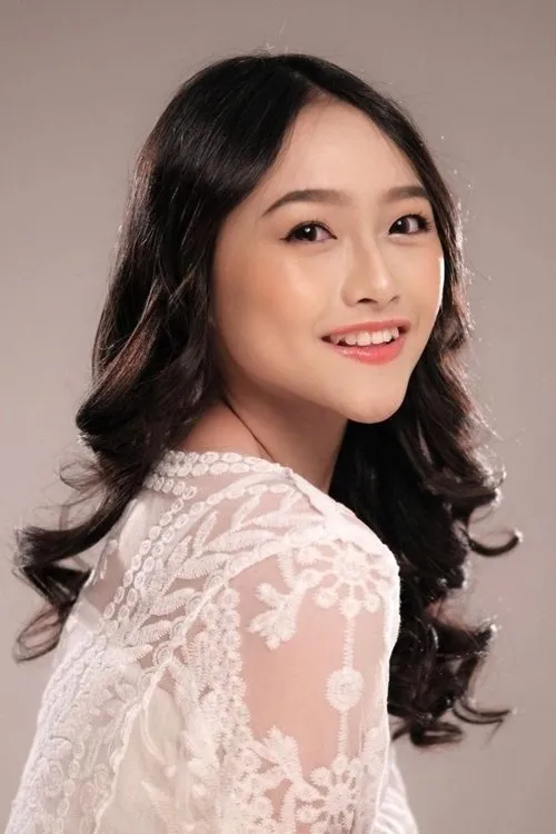 Rona Anggreani interpretando a Rona / Nora