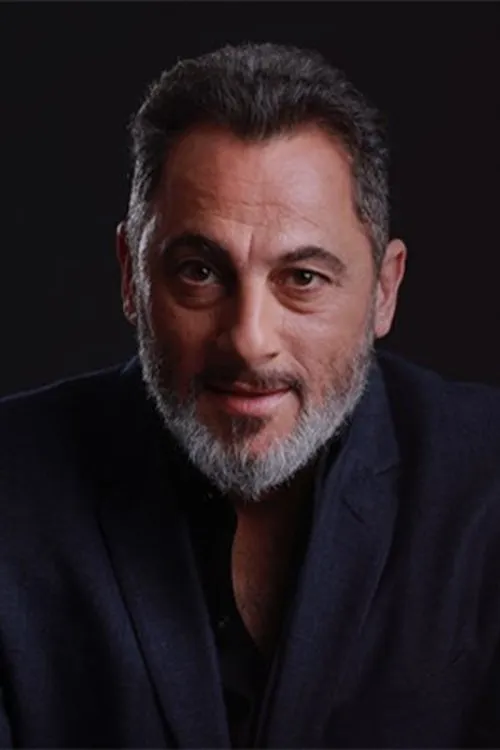 Ronen Shemi interpretando a Manzur