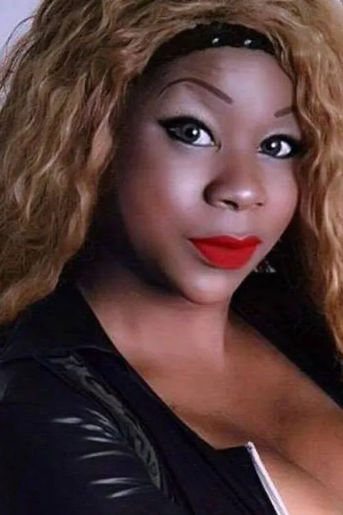 Roni Nicole interpretando a Roni Nicole