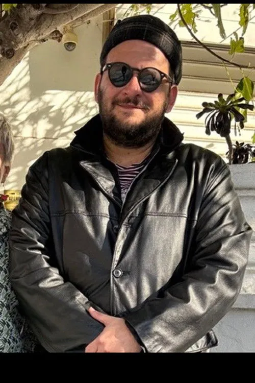 Bisaso Dauda ha trabajado con Roni Vainer en 1 ocasiones