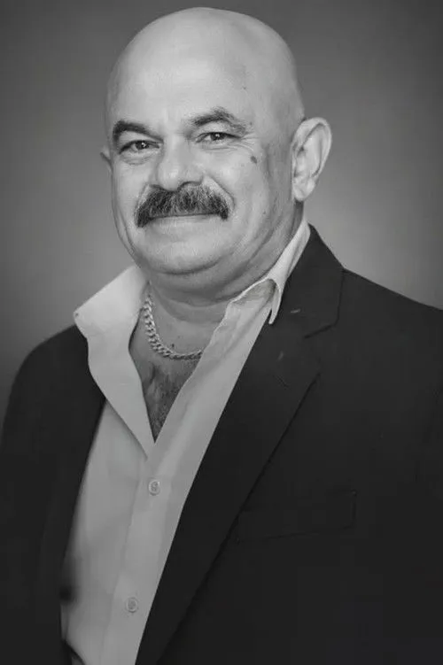 Bandu Samarasinghe ha trabajado con Ronnie Leitch en 2 ocasiones