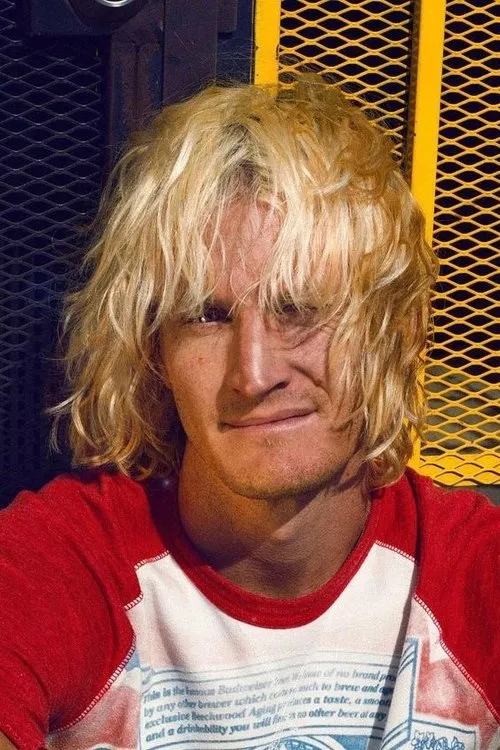 Rory Kramer interpretando a Self