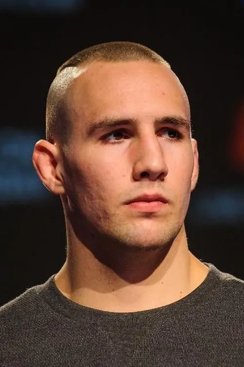 Rory MacDonald interpretando a Self
