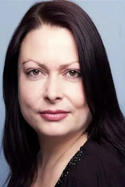 Rosalind Blessed interpretando a The VIP's Secretary