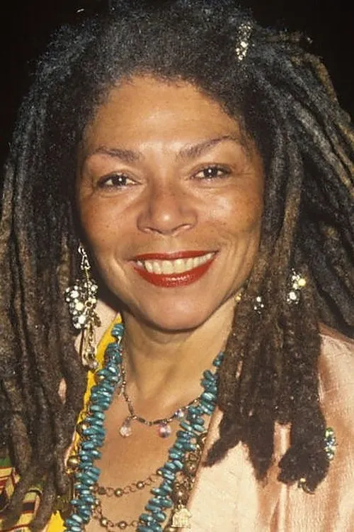 Rosalind Cash interpretando a Sarah Robinson