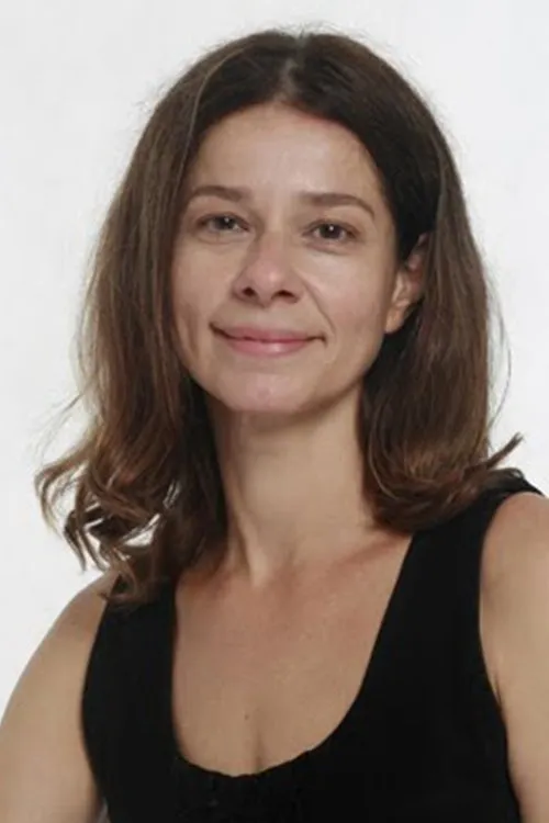 Rose Abdallah interpretando a