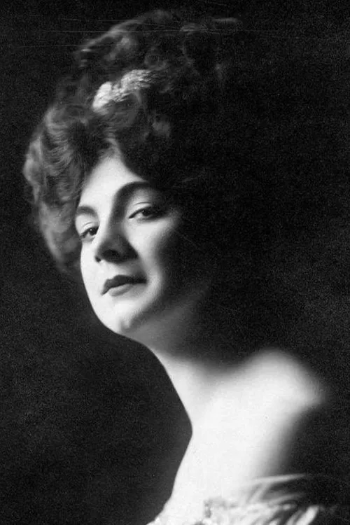 Rose King interpretando a Maid