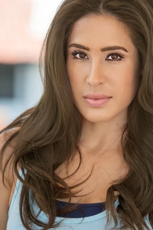 Roseny Carrero interpretando a Consuela 'Cocktail Waitress'