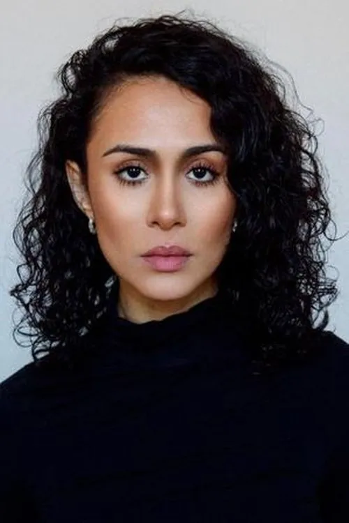 Parham Pazooki ha trabajado con Roshi Hoss en 1 ocasiones