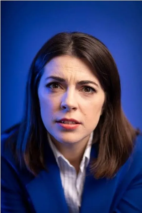 Sadie Shimmin ha trabajado con Rosie Holt en 1 ocasiones