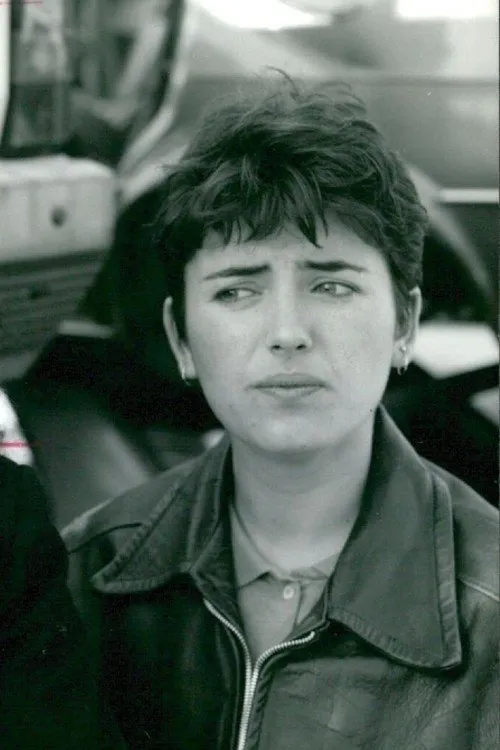 Rosie Rowell interpretando a Jude Sawyer