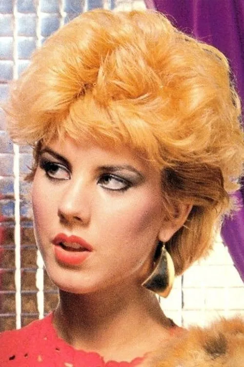 Roxanne Rollan interpretando a 