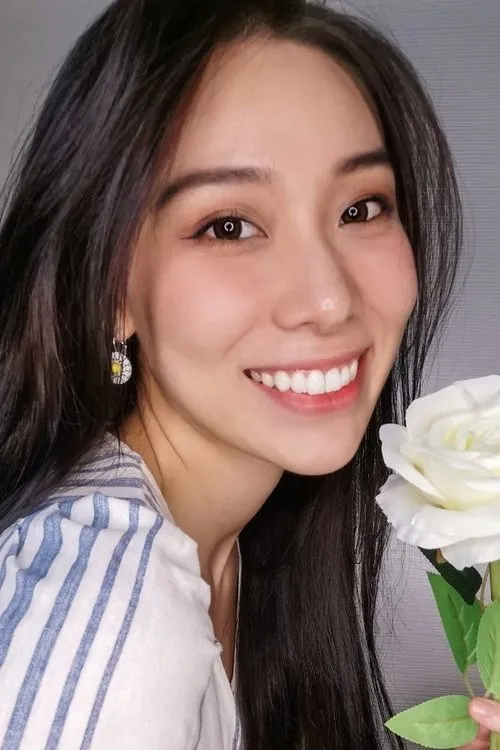 Roxanne Zhang — personaje: Jasmine Muk Lei