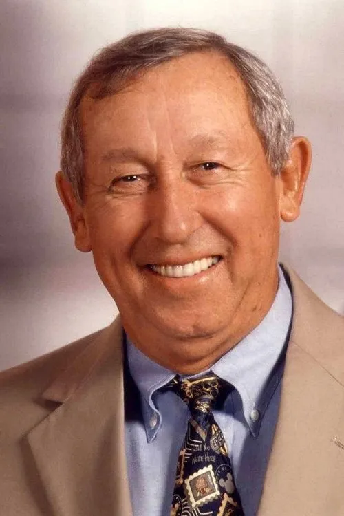 Roy Edward Disney interpretando a Self