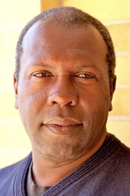 Dan Willmott ha trabajado con Roy Lewis en 2 ocasiones