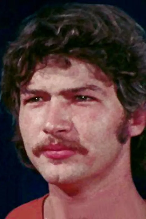 Roy Van Der Welt interpretando a John