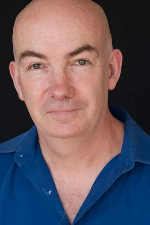 Mike Dwyer ha trabajado con Roy Ward en 1 ocasiones