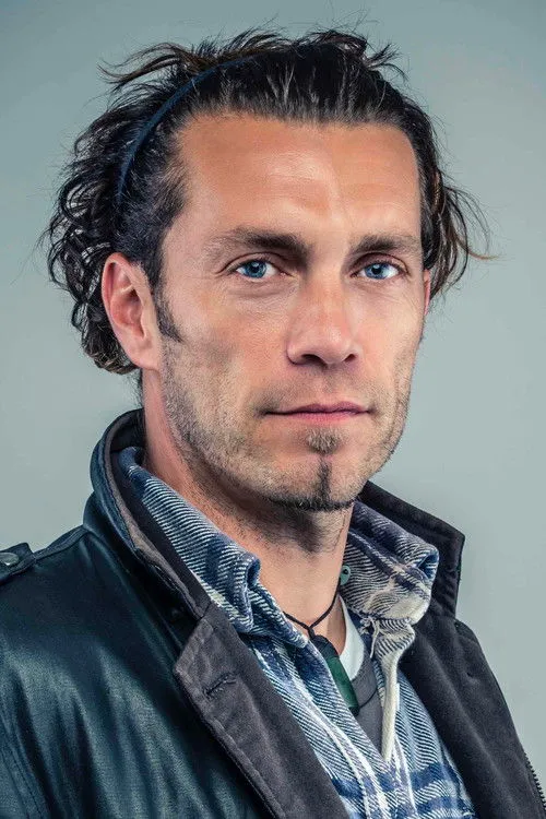 Kate Sissons ha trabajado con Royd Tolkien en 1 ocasiones