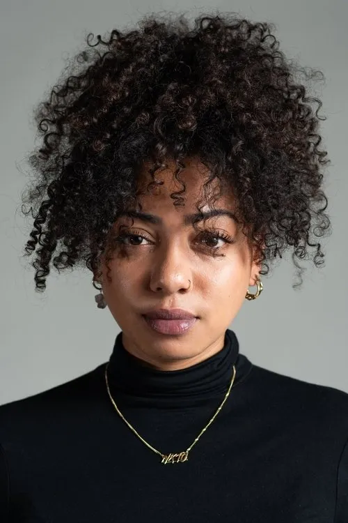 Roziena Salihu — personaje: Aisha Hassan