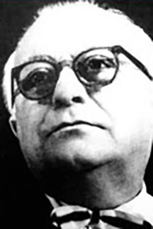 Рубен Симонов interpretando a