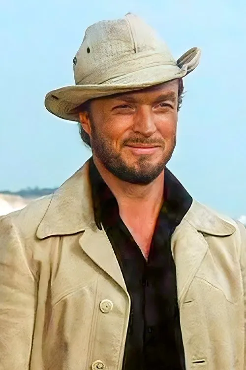 Rudolf Zehetgruber interpretando a Jimmy Bondi