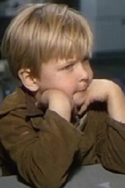 Rudy Lee interpretando a Pete