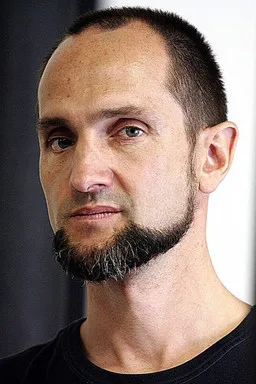 Rui Chafes interpretando a Himself