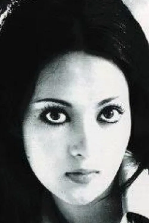 Rumi Koyama interpretando a