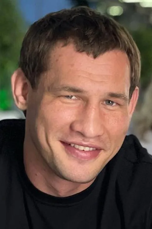 Jono Carroll ha trabajado con Ruslan Fayfer en 1 ocasiones