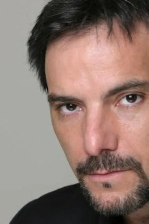 Russell Gannon interpretando a Al-Sadr