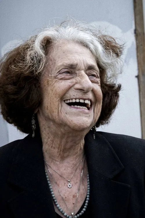 Ruth Farhi interpretando a Mintchi Gottlib